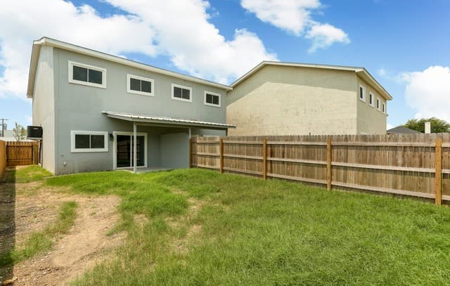 3-bedroom rental at 8611 Key Windy Way Unit 2 in Converse, TX — photo 5