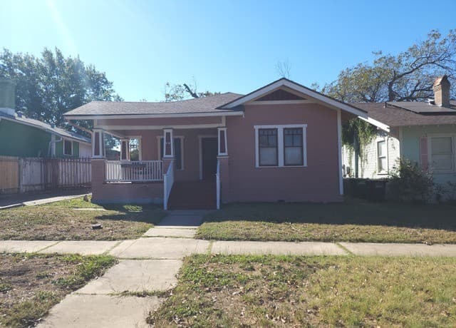 2-bedroom rental at 1138 W Magnolia Ave in San Antonio TX