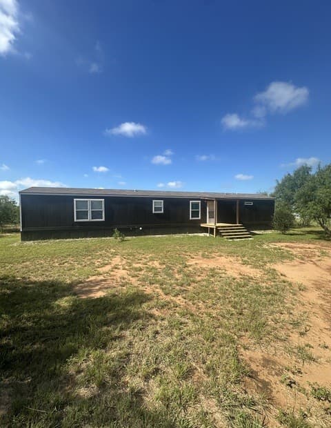 3-bedroom home for sale at 825 County Road 640 in Hondo TX