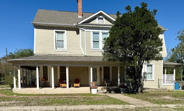 Home for sale at 323 S 6th in Kenedy, TX — photo 2