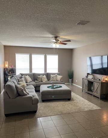 3-bedroom rental at 3521 Enchanted Farm in Schertz, TX — photo 2