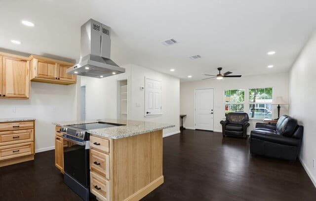 Home for sale at 207 Dresden Dr in San Antonio, TX — photo 4
