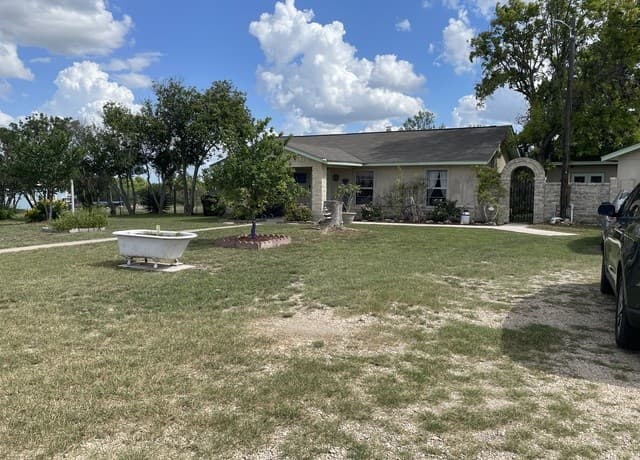 Home for sale at 402 County Road 574 in Castroville, TX — photo 2