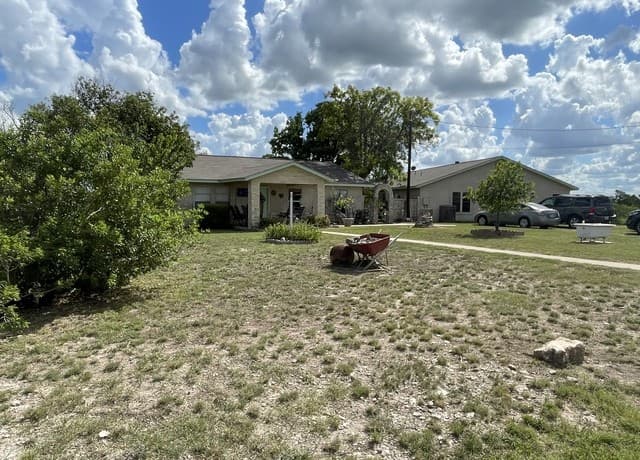 Home for sale at 402 County Road 574 in Castroville, TX — photo 3