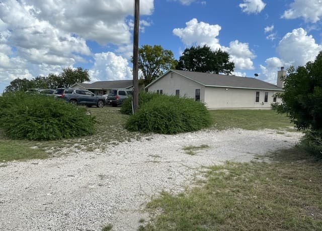 Home for sale at 402 County Road 574 in Castroville, TX — photo 4