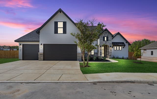 Home for sale at 278 Allen Ave in Castroville, TX — photo 2