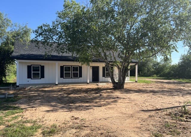Home for sale at 215 County Road 1614 in Moore, TX — photo 2