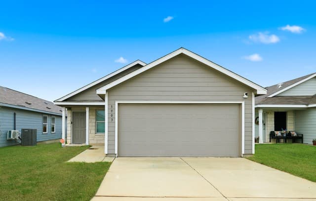 4-bedroom rental at 3903 Kurz Plz S in San Antonio TX