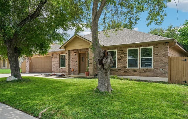 Home for sale at 11914 Briarpath St in San Antonio, TX — photo 2
