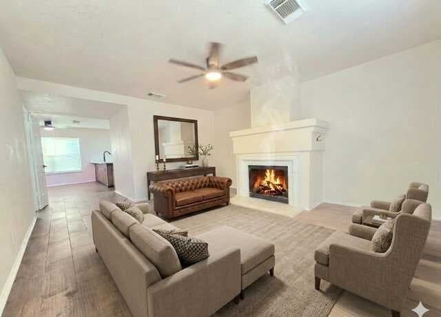 Home for sale at 5 Stallion Hls in San Antonio, TX — photo 1