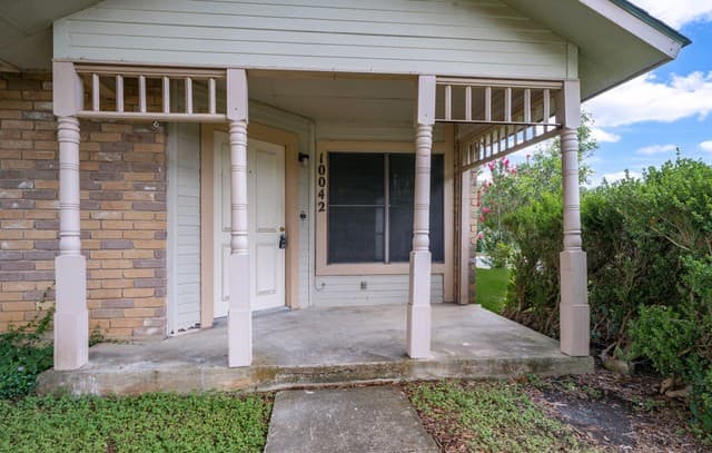 3-bedroom rental at 10042 Sierra Pass in Converse, TX — photo 4