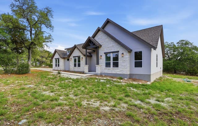 Home for sale at 860 Rayner Ranch in Spring Branch, TX — photo 4