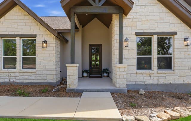 Home for sale at 860 Rayner Ranch in Spring Branch, TX — photo 5