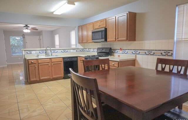 Home for sale at 6422 Candleview Ct in San Antonio, TX — photo 4