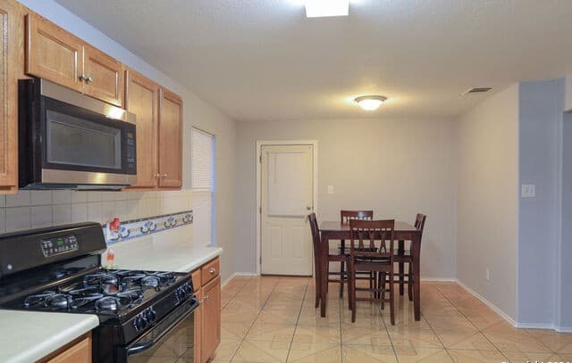 Home for sale at 6422 Candleview Ct in San Antonio, TX — photo 5