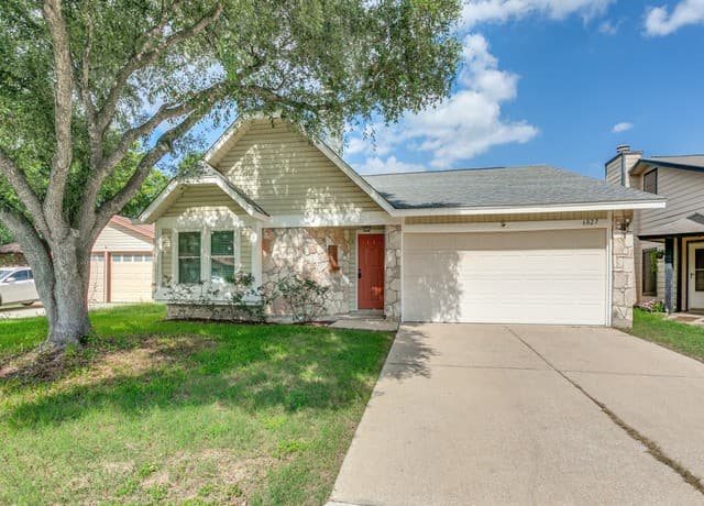 Home for sale at 6827 Country Hl in San Antonio, TX — photo 1