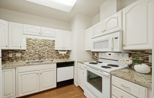 2-bedroom rental at 1 Towers Park Ln Unit 413 in San Antonio, TX — photo 5
