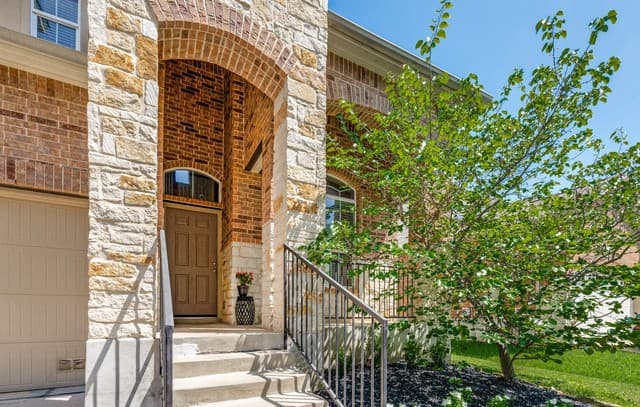 Home for sale at 829 Marbella in Cibolo, TX — photo 2