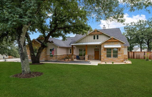 Home for sale at 113 Hondo Vista in La Vernia, TX — photo 1