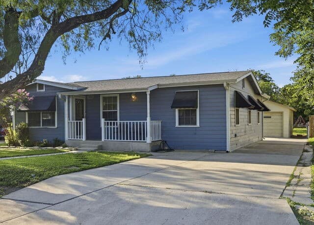 Home for sale at 663 W Pyron Ave in San Antonio, TX — photo 1