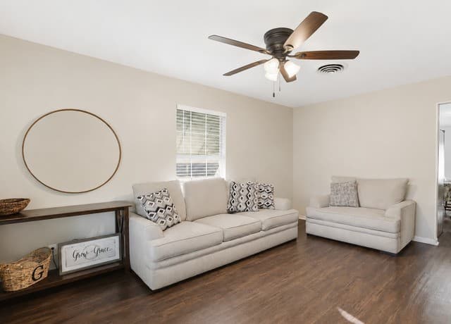 Home for sale at 663 W Pyron Ave in San Antonio, TX — photo 3