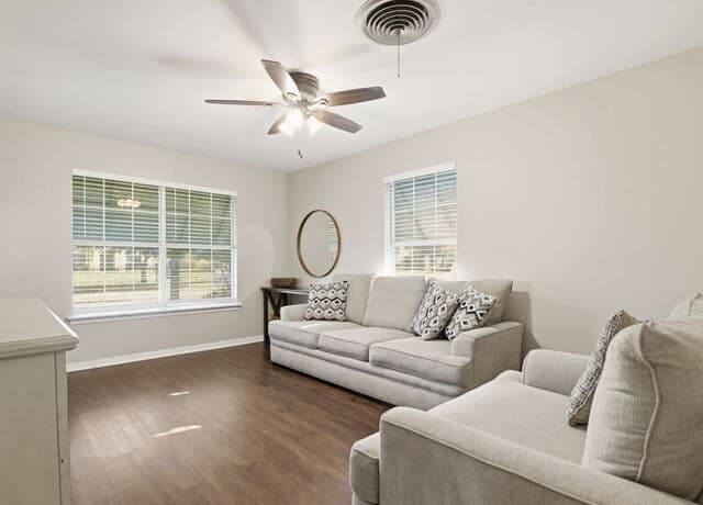 Home for sale at 663 W Pyron Ave in San Antonio, TX — photo 4