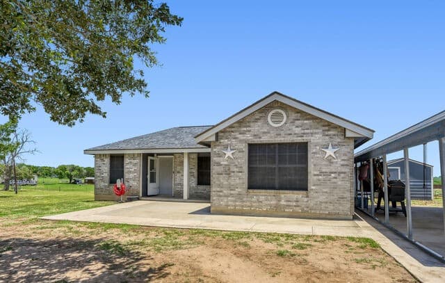 Home for sale at 9830 Hildebrandt Rd in San Antonio, TX — photo 2