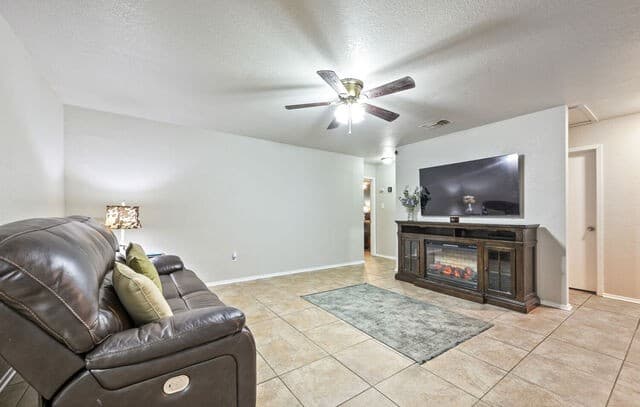 Home for sale at 9830 Hildebrandt Rd in San Antonio, TX — photo 4