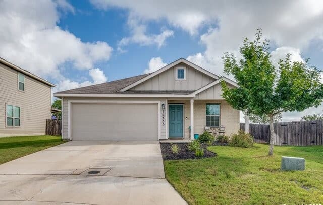 3-bedroom rental at 10535 Hammock Hl in Converse TX