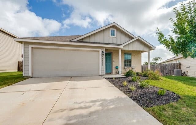 3-bedroom rental at 10535 Hammock Hl in Converse, TX — photo 3