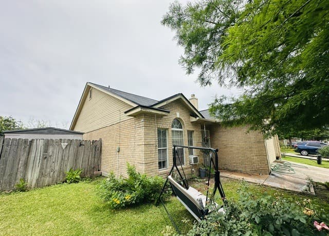 Home for sale at 5830 Larkmeadow Dr in San Antonio, TX — photo 2
