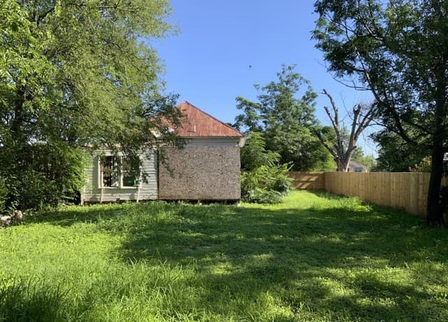 Home for sale at 127 Fredonia St in San Antonio, TX — photo 1