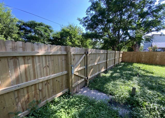 Home for sale at 127 Fredonia St in San Antonio, TX — photo 2