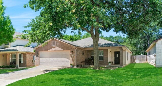 Home for sale at 220 Jordan Place in Boerne, TX — photo 2