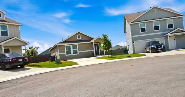 Home for sale at 926 Manero Pass in San Antonio, TX — photo 2