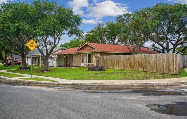 Home for sale at 6847 Blue Lake in San Antonio, TX — photo 2