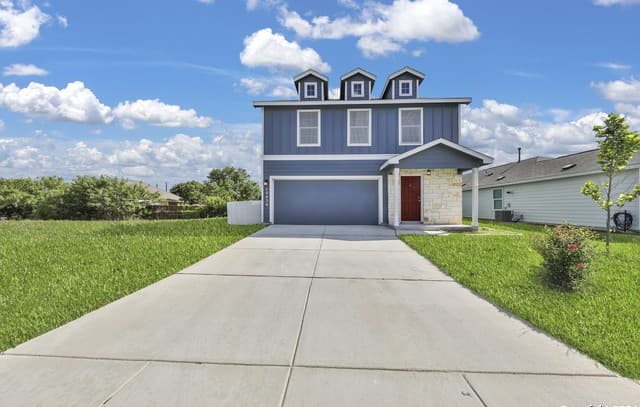 4-bedroom rental at 10626 Mcclintock Dr in Converse, TX — photo 2