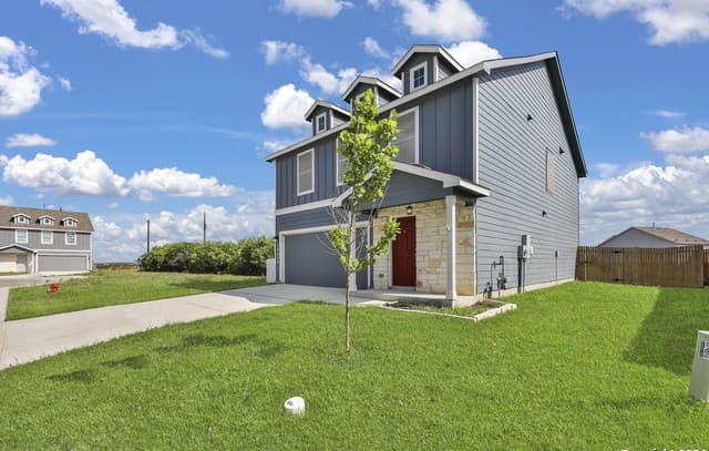 4-bedroom rental at 10626 Mcclintock Dr in Converse, TX — photo 3