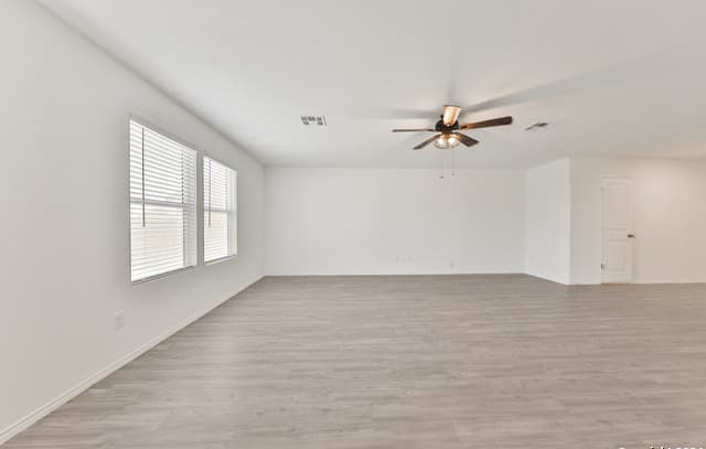 4-bedroom rental at 10626 Mcclintock Dr in Converse, TX — photo 5