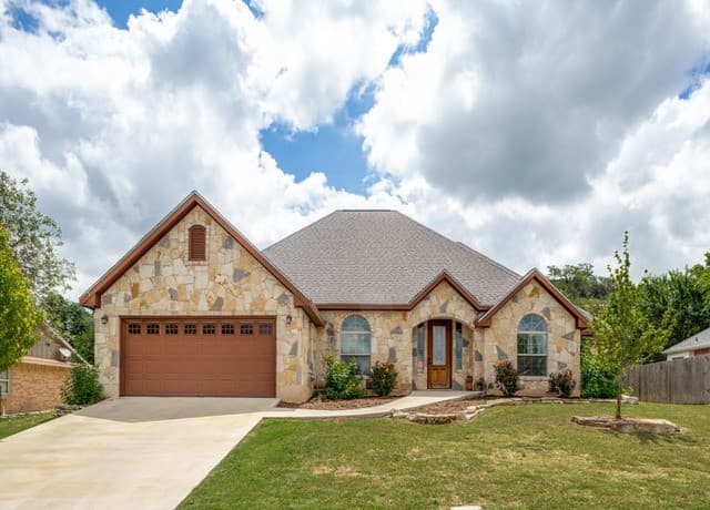 3-bedroom home for sale at 1117 Running Buck Ln in Fredericksburg TX