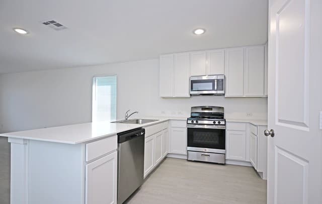 3-bedroom rental at 4949 Winecup Cv in Converse, TX — photo 2