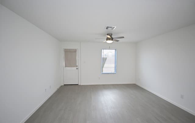 3-bedroom rental at 4949 Winecup Cv in Converse, TX — photo 5