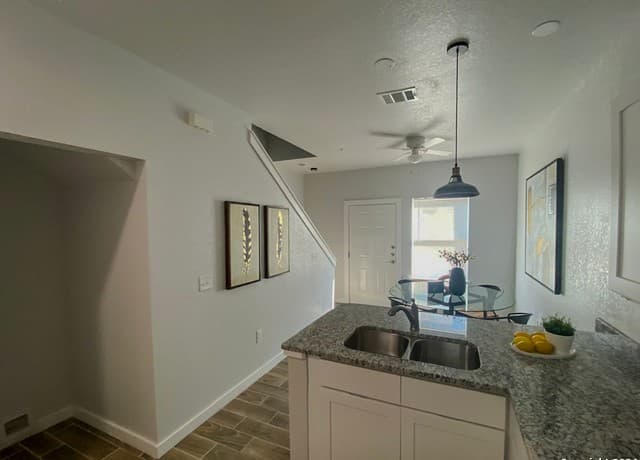 2-bedroom rental at 143 Lucas St Unit 201 in San Antonio, TX — photo 4