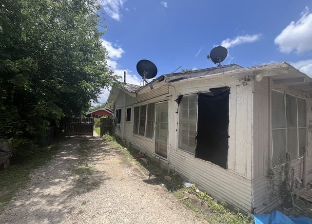 Home for sale at 205 E White in San Antonio, TX — photo 1