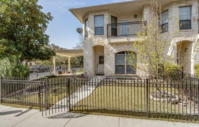 3-bedroom rental at 444 Herff St in Boerne, TX — photo 2