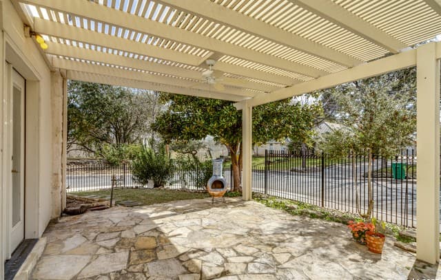 3-bedroom rental at 444 Herff St in Boerne, TX — photo 3