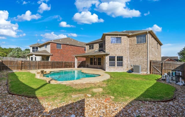 Home for sale at 233 Springtree Trl in Cibolo, TX — photo 2
