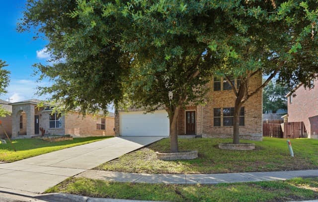 Home for sale at 233 Springtree Trl in Cibolo, TX — photo 3