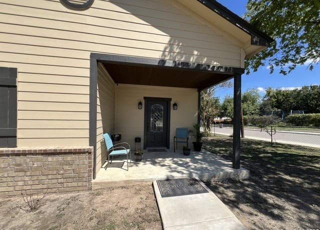 Home for sale at 235 Gray St in San Antonio, TX — photo 2