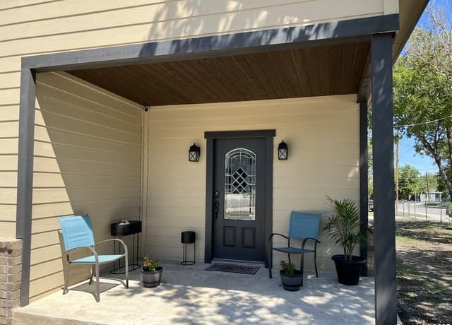 Home for sale at 235 Gray St in San Antonio, TX — photo 4